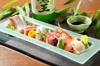 時期ごとに、バラエティー豊かな魚を味わえる『お造り盛り合わせ』