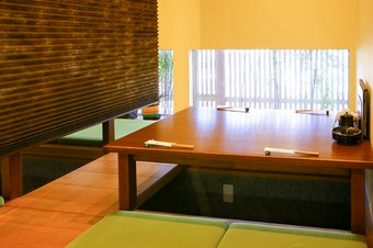 笑顔も会話も弾ませながら、食事もお酒も満喫できる場所