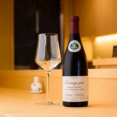 味わいとコストのバランスで選んだ、寿司に合うワインも提案