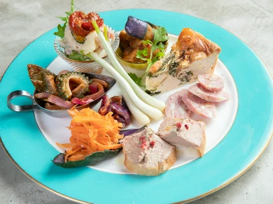 いろいろなものをちょっとずつ『前菜の盛り合わせ』