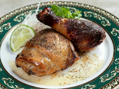 肉の旨みをしっかり堪能!『山原鶏(やんばるどり)のガイヤーン』