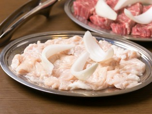 日本全国の「うまいもの」を厳選。新鮮な牛・馬・鶏肉は絶品