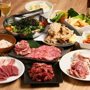 家族や友人、職場の仲間との宴会など焼肉を堪能しながら会話を楽しむ至福のときを。豊富な料理やドリンクのほか、コースや飲み放題メニューも充実。貸し切りや大人数のパーティーなども気軽に相談できます。