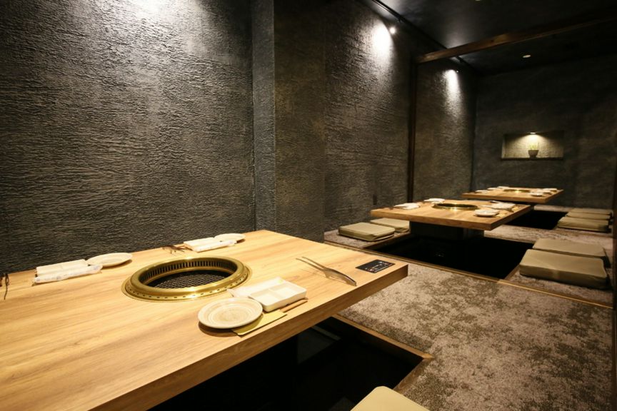 シックで大人な空間が新たに誕生!高級感のある個室でゆったりと