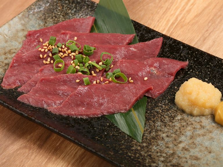 新鮮なハツをサッと炙った『ハツの炙り刺し』