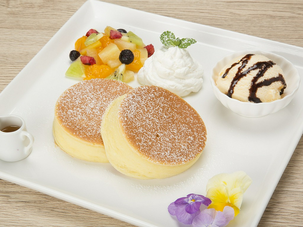 オリジナルレシピでつくられるふわふわのパンケーキ。店の看板メニュー『ぱぴぱパンケーキ』