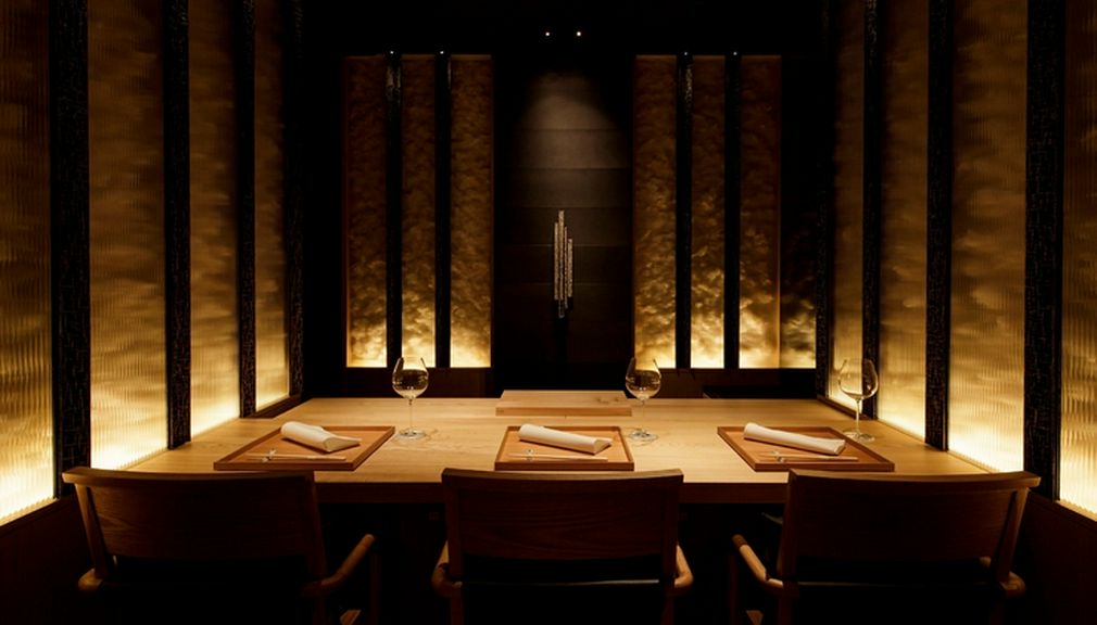 都会の喧騒を忘れてまうよう…。カウンター個室で至福のひと時