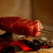 10歳の頃から肉を捌き、肉に精通したからこそ辿り着いた焼き方で、肉汁溢れる極上のステーキを焼き上げています。牛そのもののポテンシャルを大切に、愛情込めて調理。