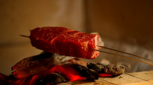 上質な「肉」の個性を大切に焼き上げる『ステーキ』