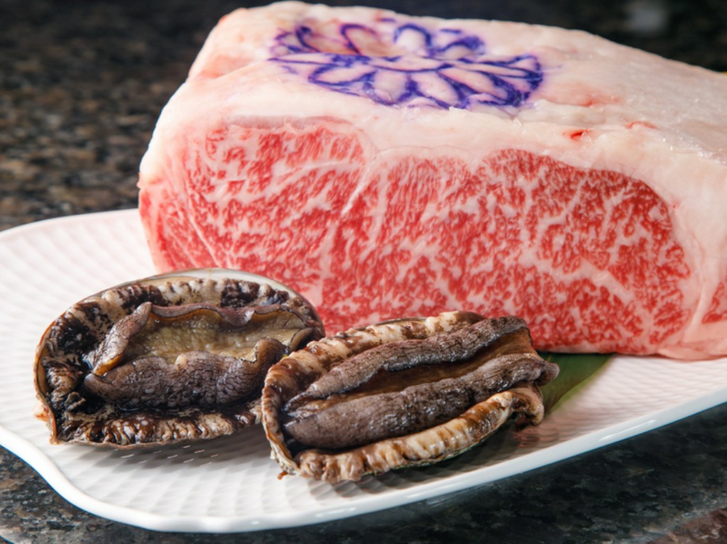 信頼のおける精肉業者より届く、選りすぐりの黒毛和牛