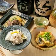 四季の食材を取り入れたおばんざいは、舌の肥えた大人女子も納得のおいしさ。”おばんざい全品をちょとずついただく”のもありです。料理と相性のいいお酒も充実。季節の逸品食べ比べ女子会にもってこいです。