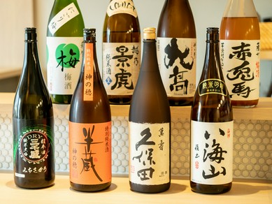 冷やおろし、生酒など季節の日本酒を多彩に用意