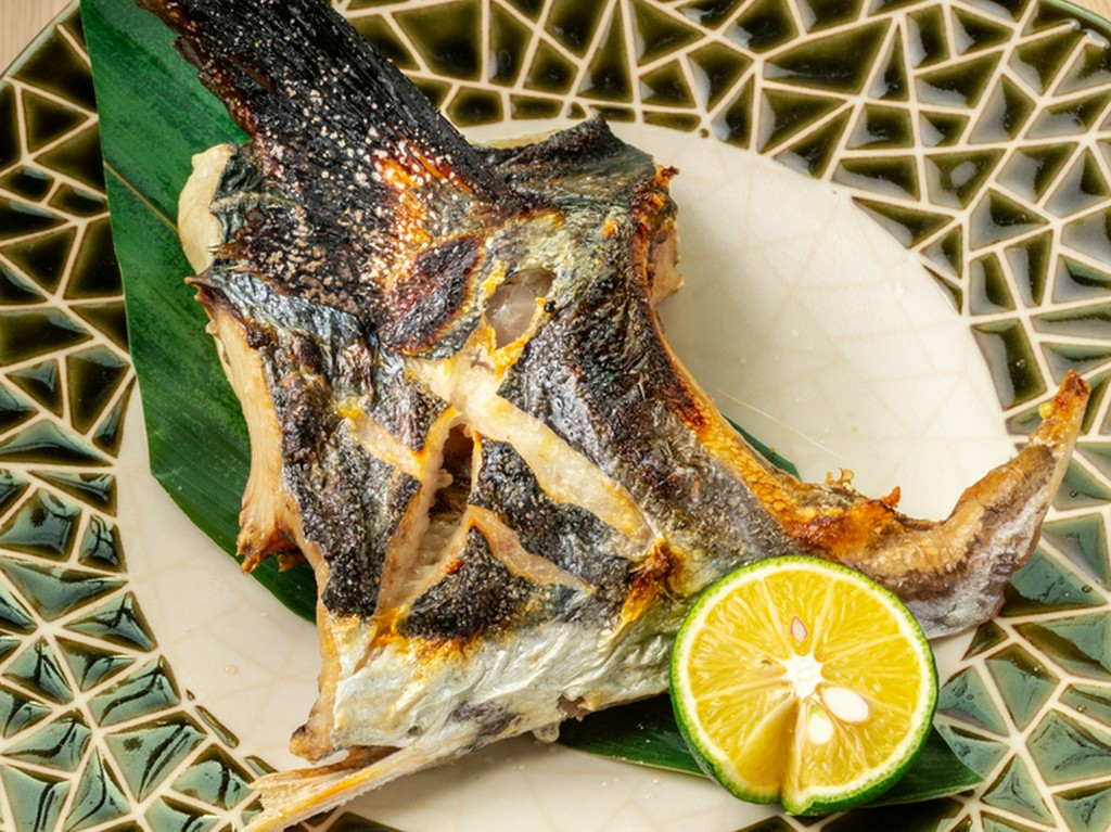 新鮮な旬魚を備長炭で炭火焼き『サワラの塩焼き』