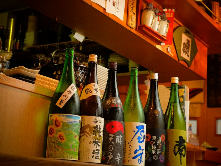 泡盛やワインなど、各種アルコールあり。豊富な取り扱いも自慢