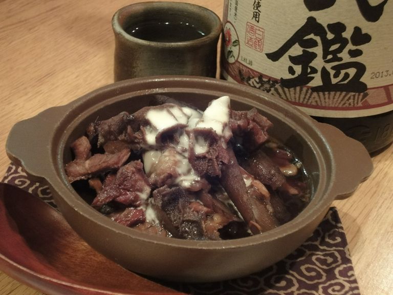 お酒と合わせていただきたい『玉造すじモツ煮込み』