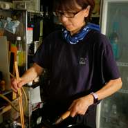 「お出迎え、お見送りは必ずするようにしています」と語る原田氏。個人店だからこそできる、一人一人に合わせた細かな気配りで、日頃の疲れも吹き飛ぶような“くつろぎの時間”を提供してくれます。