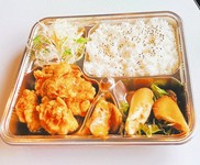【受付時間】
◇11:00～14:00　◇17:00～22:00
※ご来店・お電話・ファックスにてご注文承ります。
※税込価格のテイクアウト限定お弁当メニューです。
※Uber eats店舗掲載あり。