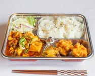【受付時間】
◇11:00～14:00　◇17:00～22:00
※ご来店・お電話・ファックスにてご注文承ります。
※税込価格のテイクアウト限定お弁当メニューです。
※Uber eats店舗掲載あり。