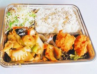 【受付時間】
◇11:00～14:00　◇17:00～22:00
※ご来店・お電話・ファックスにてご注文承ります。
※税込価格のテイクアウト限定お弁当メニューです。
※Uber eats店舗掲載あり。