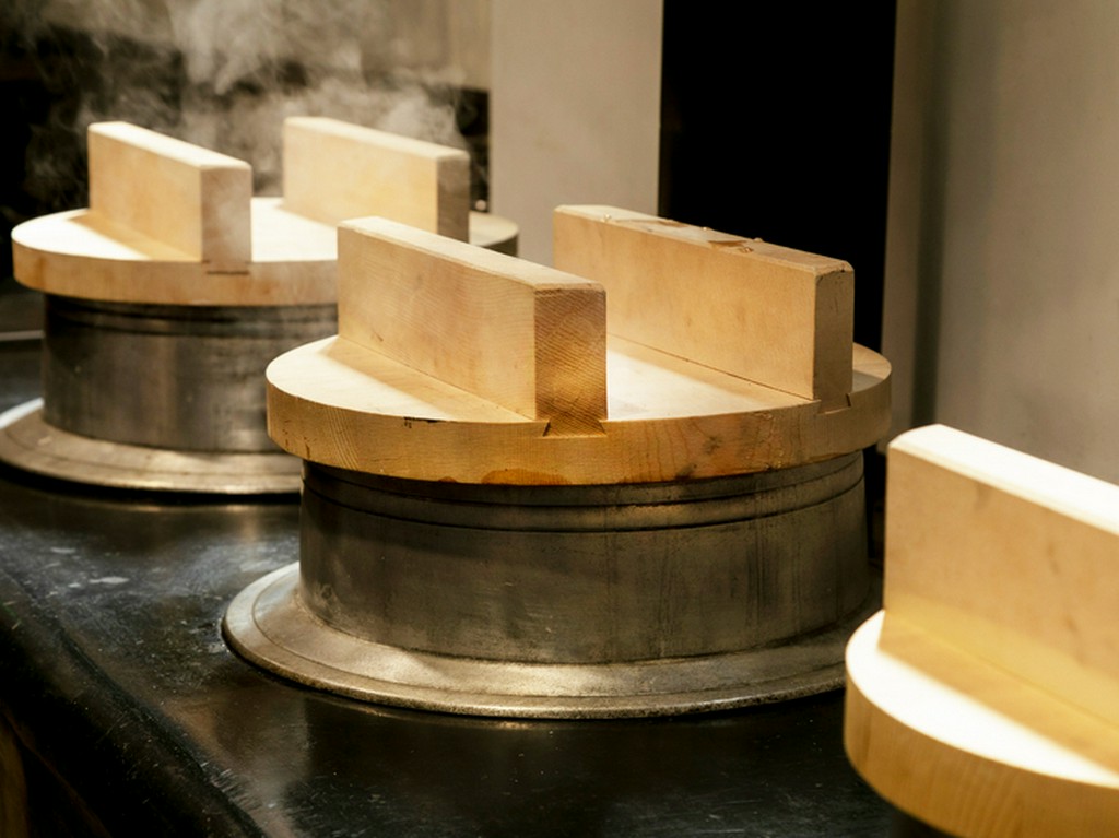 昔ながらの釜を使って炊き上げた「お米」は、クセになるおいしさ