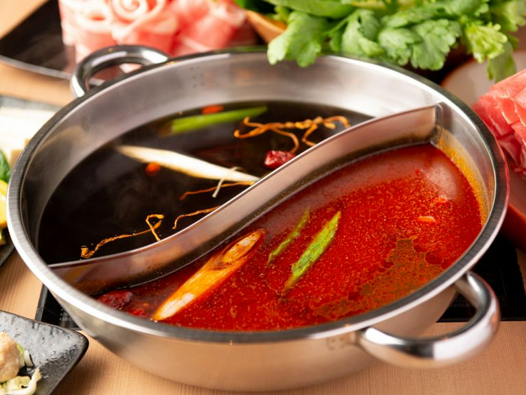 新鮮な食材がバランスよく味わえる『モンゴル薬膳鍋』