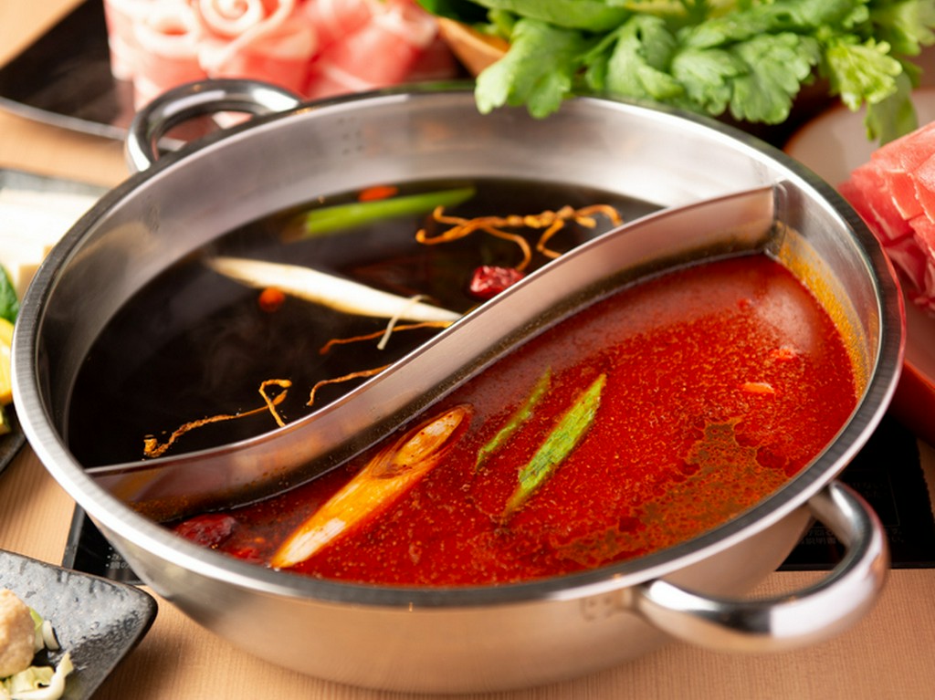 新鮮な食材がバランスよく味わえる『モンゴル薬膳鍋』