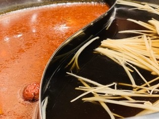 スープから薬味まで、すべて手づくりの味『薬膳鍋』