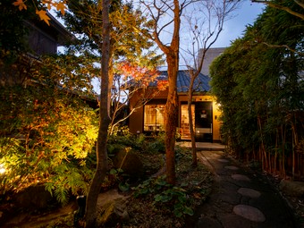 “非日常”に誘ってくれる、古民家を改装した隠れ家風の一軒