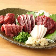 焼肉で使う食材も、生で食べられる程の鮮度。毎日熊本から直送される新鮮な馬肉使用『馬焼肉盛り合わせ』