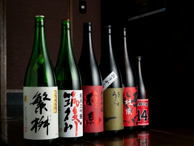 お酒は、バーテンダーの経験を持つオーナーならではのセレクトで