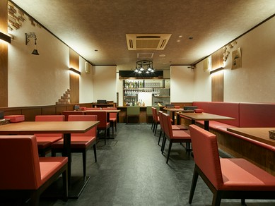 落ち着いた雰囲気の店内でゆっくりお寛ぎ下さい