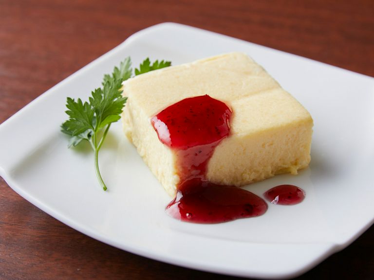 濃厚チーズケーキ　ブルーベリーソース