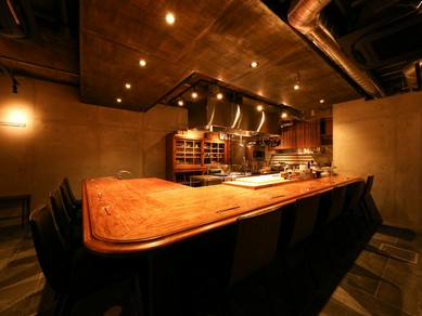 上質でありながらカジュアル。美食の真髄に触れる幸せな時を