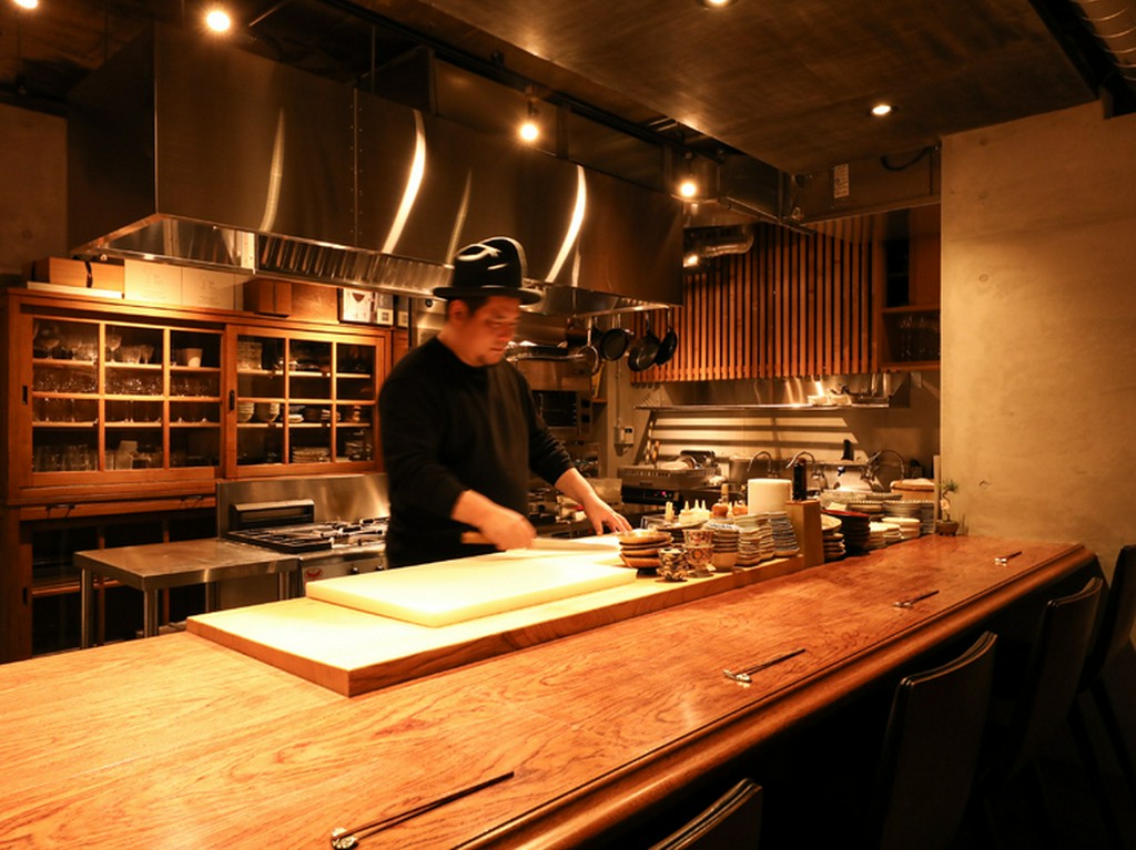 時には大人のデートに。気負いなく愉しめる、一期一会の味わい