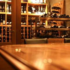 和やかな時間を楽しむ、大人たちの隠れ家的一軒