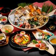 接待や祝い事、大切な日の会食に合わせた懐石を5種類ほど提供しています。会食の内容に合わせて縁起の良い食材を厳選し、季節感を盛り込んだ、その場に相応しい料理を用意。会食の時を華やかに盛り立ててくれます。