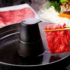 2通りの味わいを地場産野菜とともにいただく『近江牛しゃぶしゃぶ』