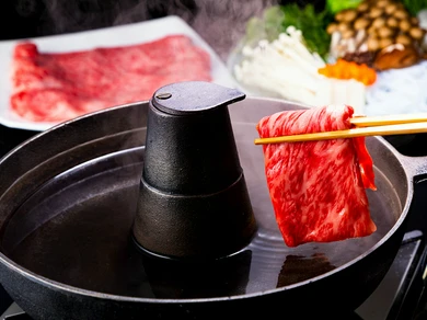 2通りの味わいを地場産野菜とともにいただく『近江牛しゃぶしゃぶ』