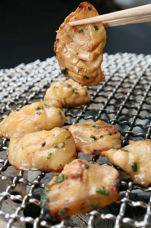 上身のおいしさを炭火焼で堪能。ふぐコース料理の一品『焼ふぐ』