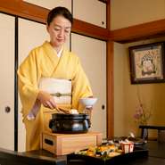 訪れるゲストが心癒されるひと時を過ごせるよう、一人一人を大切にしたもてなしを心がけています。席から眺められる瀬田川畔の景色や近江の旬を表現した料理など、心ゆくまで堪能できるサービスを提供しています。
