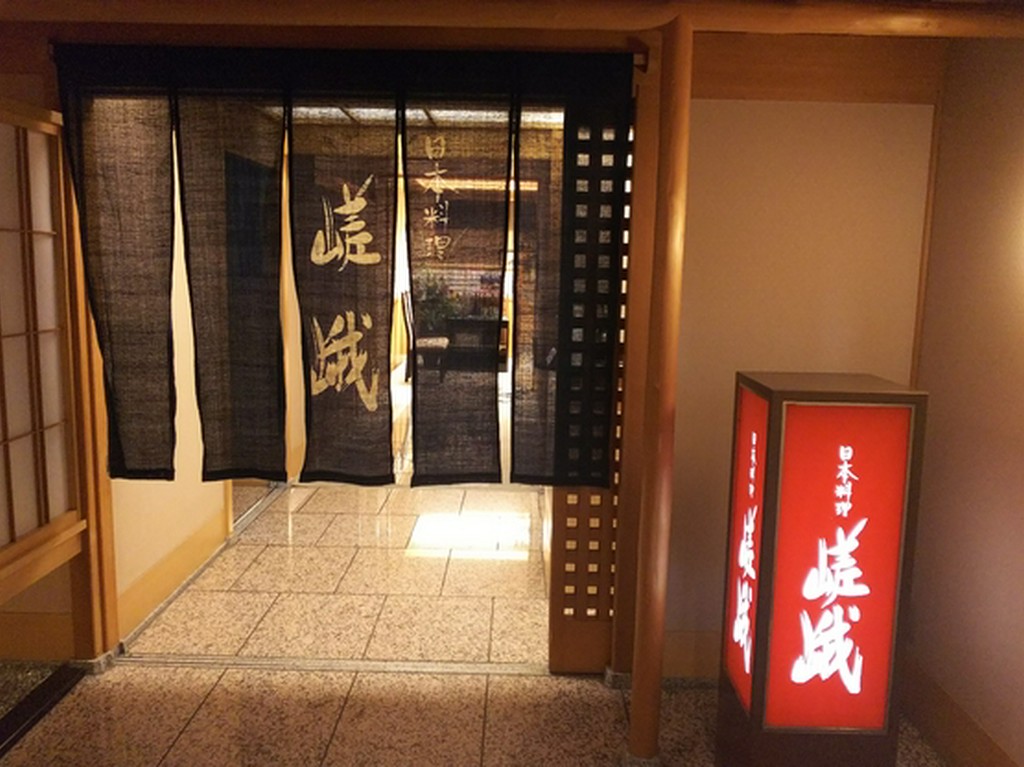 都会の喧騒を離れた「古都の隠れ家」。ホテル内にあるレストラン