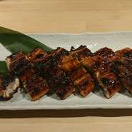 炭火で皮はパリッっと中はフワッと焼き上げました。