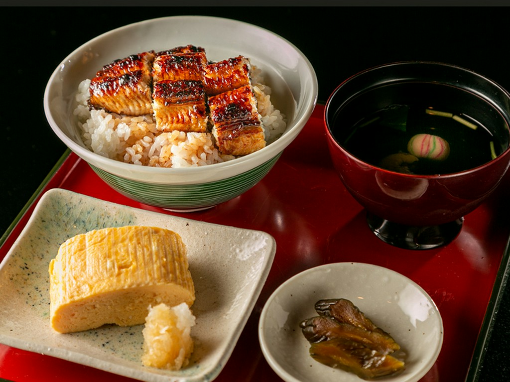 国産鰻を炭火でパリッと、中をふっくら焼き上げまた『うな丼』