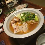 肉厚のうなぎをすき焼き風に。