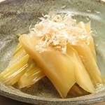 セロリが苦手な方も食べれちゃうほど、
癖が少なく自慢の浅漬けです。
