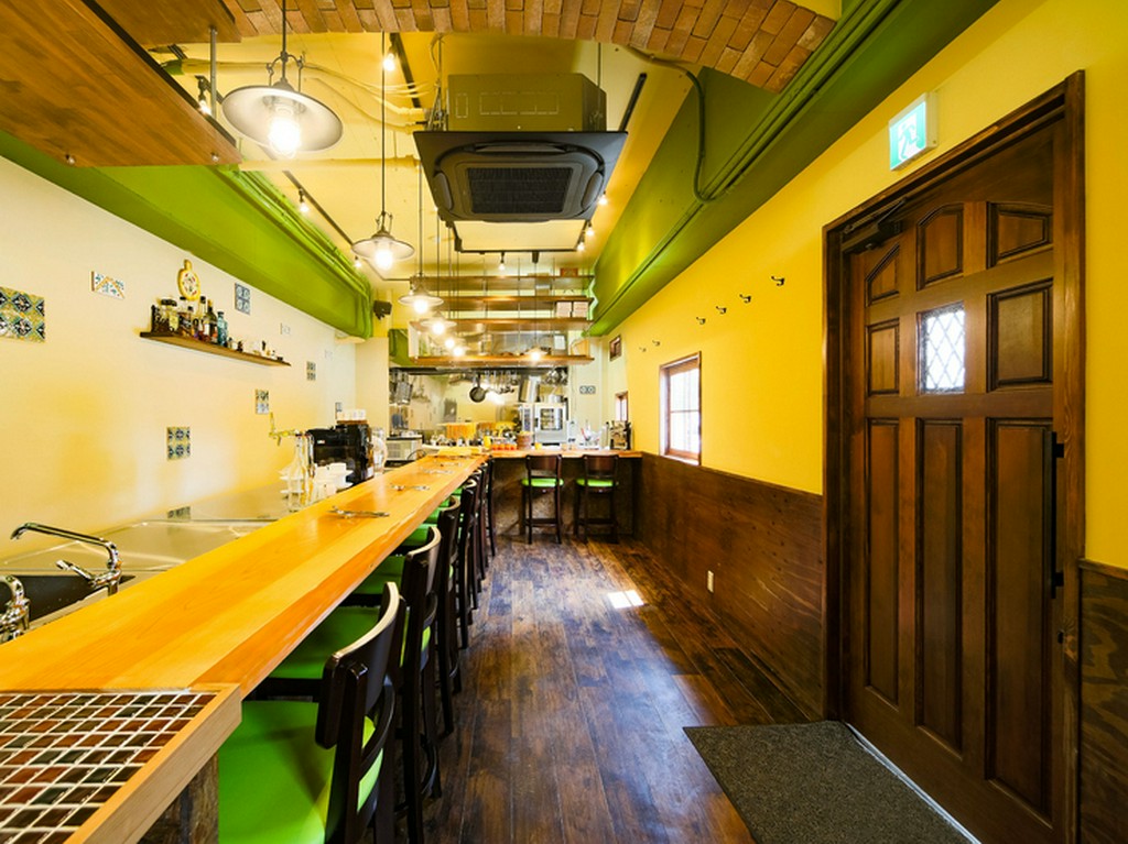 南イタリアをイメージした店内。日常から少し離れた、贅沢な時間