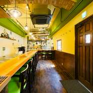 南イタリアをイメージした店内。日常から少し離れた、贅沢な時間