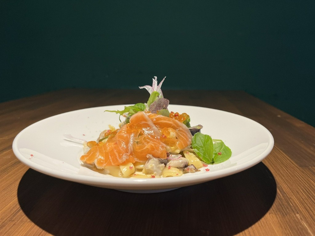 サーモンのクリームソースパスタ