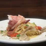 サラダ・自家製パン・パスタ