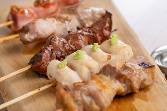 程よい弾力とあふれる肉汁を楽しめる、自慢の『焼鳥』